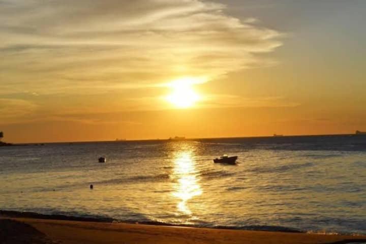 Suite Pe Na Areia- Espaco Independente Na Praia Do Curral Com Localizacao Privilegiada - Simplicidade E Comodidade Com O Por Do Sol Mais Lindo De Ilhabela - Melhor Custo Beneficio Para Ate 4 Pessoas , Na Av Jose Pacheco Do Nascimento Nº 7682 Dış mekan fotoğraf