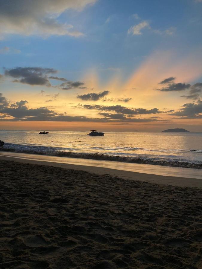 Suite Pe Na Areia- Espaco Independente Na Praia Do Curral Com Localizacao Privilegiada - Simplicidade E Comodidade Com O Por Do Sol Mais Lindo De Ilhabela - Melhor Custo Beneficio Para Ate 4 Pessoas , Na Av Jose Pacheco Do Nascimento Nº 7682 Dış mekan fotoğraf
