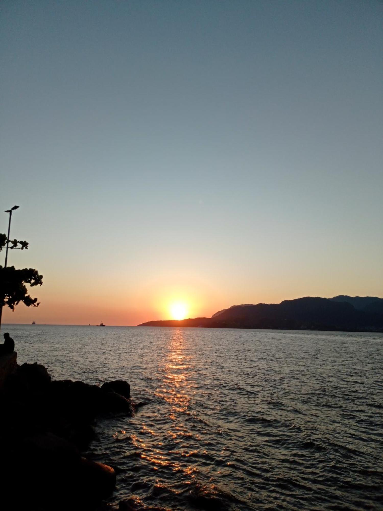 Suite Pe Na Areia- Espaco Independente Na Praia Do Curral Com Localizacao Privilegiada - Simplicidade E Comodidade Com O Por Do Sol Mais Lindo De Ilhabela - Melhor Custo Beneficio Para Ate 4 Pessoas , Na Av Jose Pacheco Do Nascimento Nº 7682 Dış mekan fotoğraf